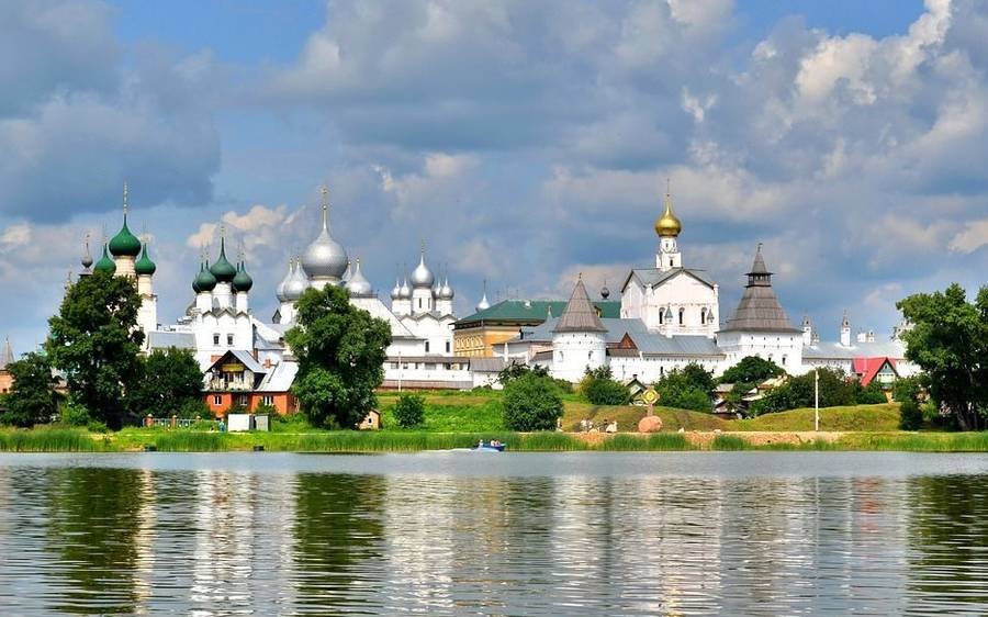El kremlin de Rostov Velíki, en el Anillo de Oro
