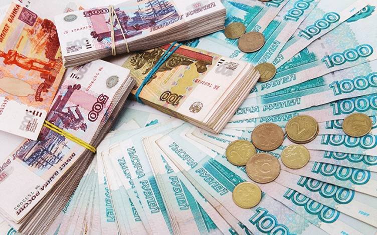 Billetes y monedas de rublo ruso