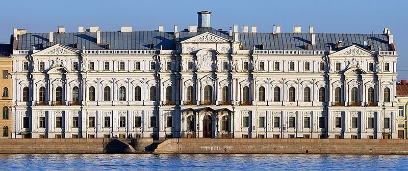 Exteriores del Palacio de Mármol y el nuevo Palacio Mijaílovsky