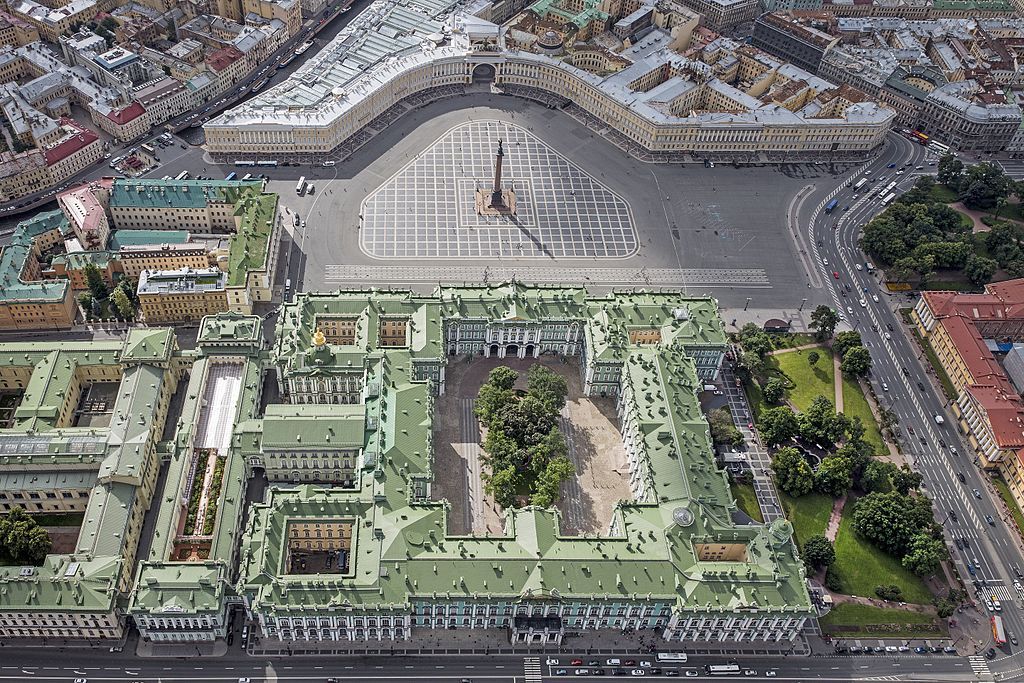 Plaza de Palacio y edificios históricos